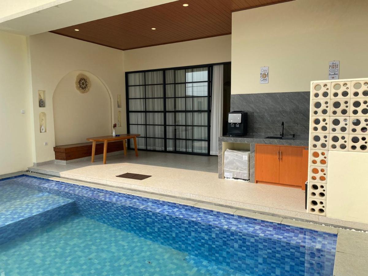 Azalea Room By The Anp Villas Cikundul 외부 사진